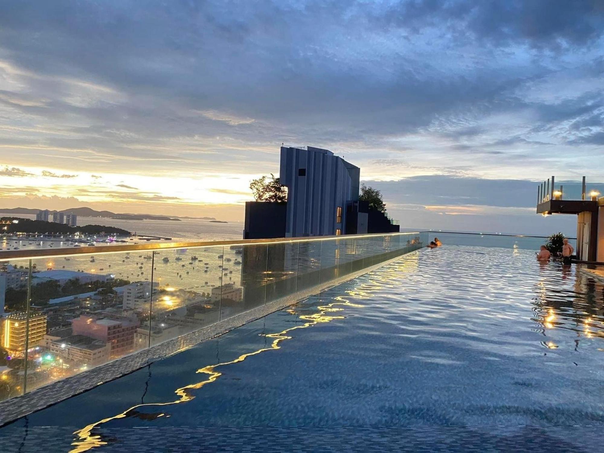 The Base Central Pattaya By Mickey Exteriér fotografie